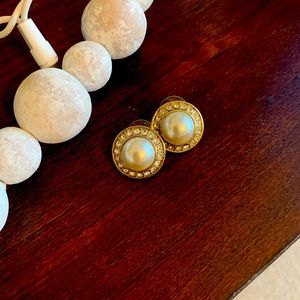 Large pearl studs
